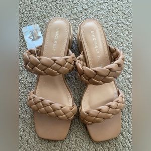 NWT Sincerely Jules Sandals